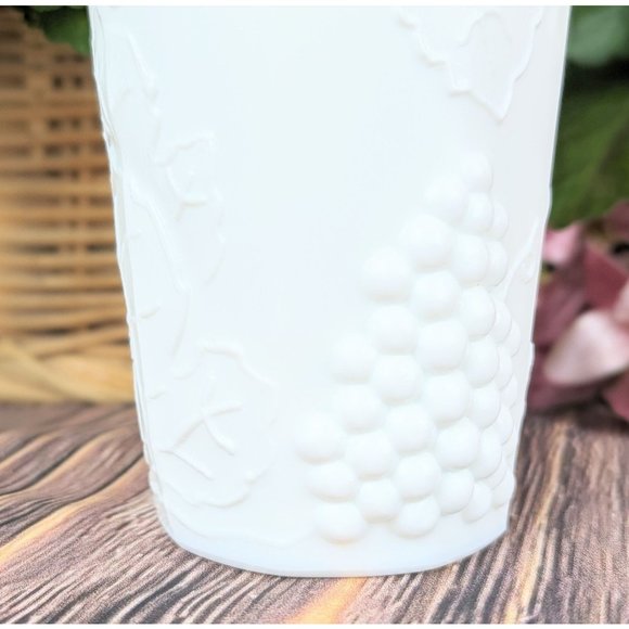 Vintage 1960s White Milk Glass Tumbler Cooler Harvest Grape Flower Small Vase - Picture 4 of 8
